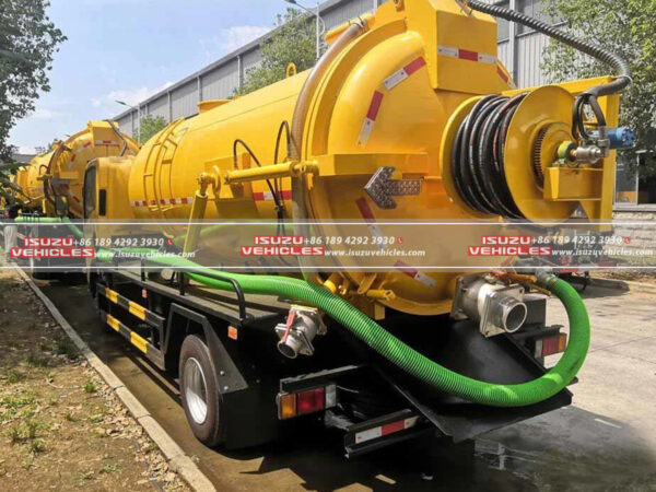 ISUZU 6000L Drain Jetting Truck Back