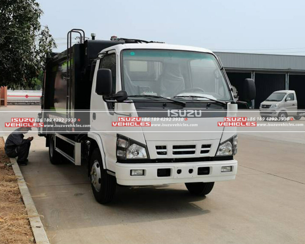 ISUZU 6CBM Rear Loader Garbage Truck Side View