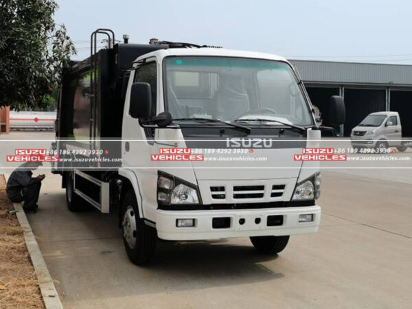 ISUZU 6CBM Rear Loader Garbage Truck Side View