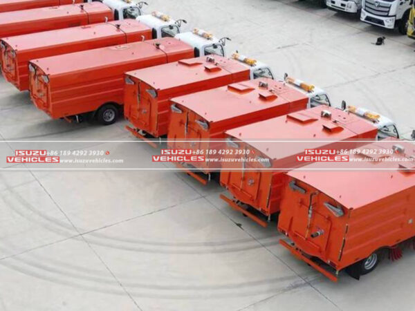 ISUZU 8CBM Road Cleaning Truck in Row
