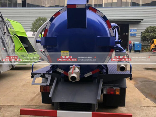 ISUZU Cesspit Emptier Vacuum Truck Back