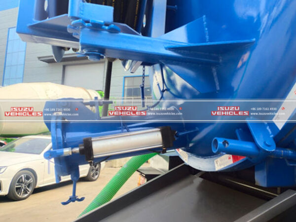 ISUZU Combined Suction Jetting Truck Back Details