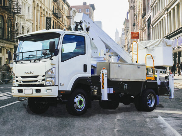 ISUZU Insulated Bucket Truck