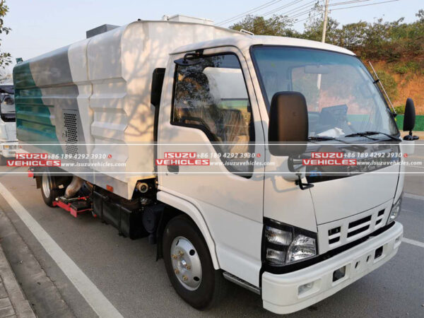 ISUZU NFR Vacuum Street Sweeper Head