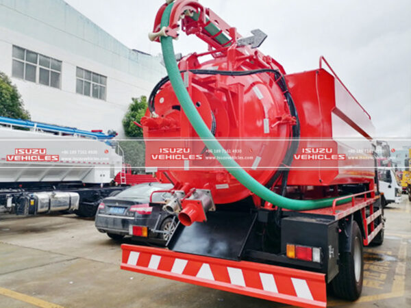 ISUZU Sewer Jet Cleaning Truck Back