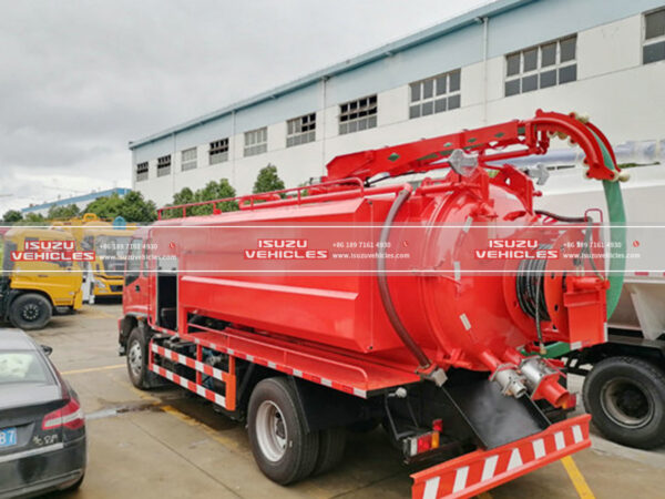 ISUZU Sewer Jet Cleaning Truck Back Side