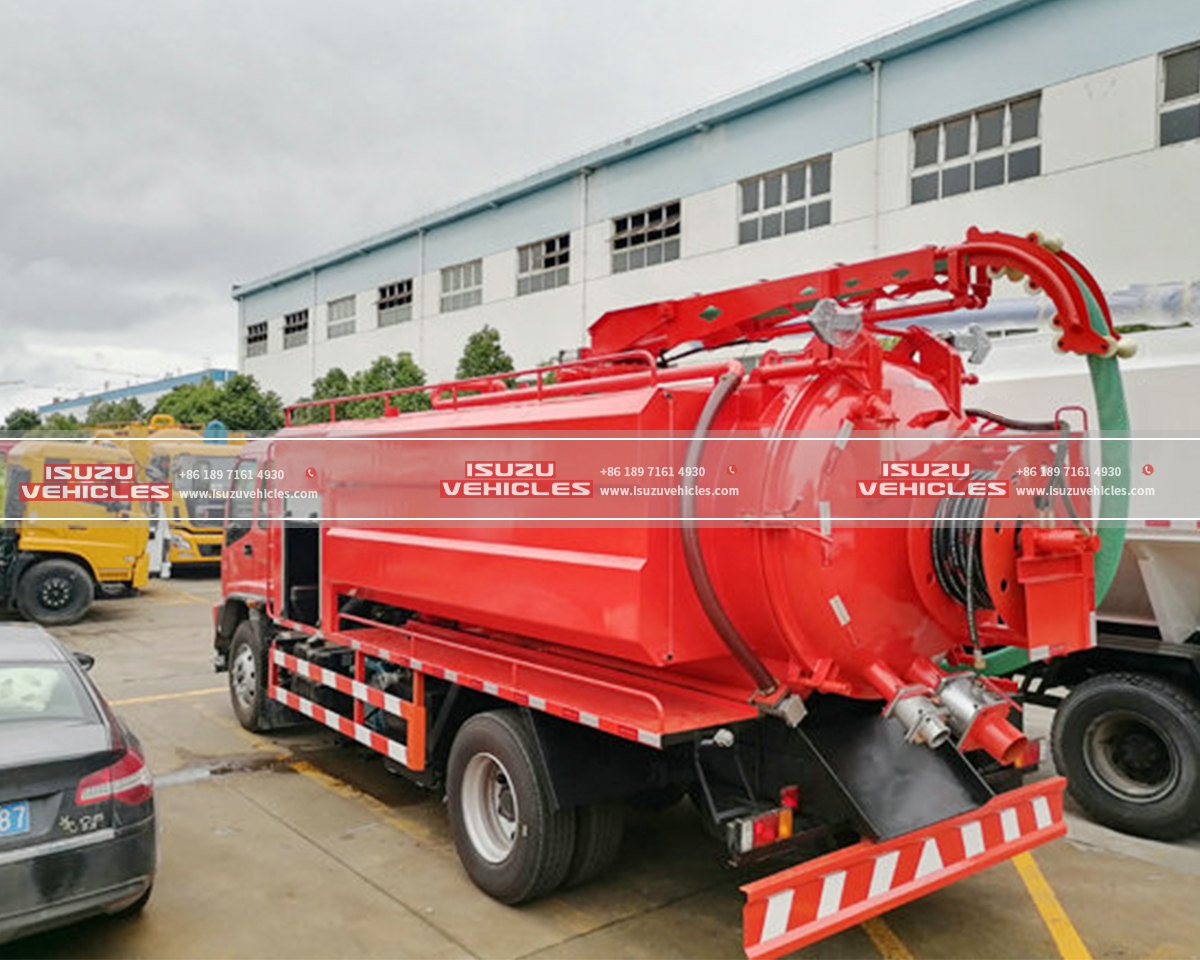 ISUZU Sewer Jet Cleaning Truck Back Side ISUZU Sewer Jet Cleaning Truck Back Side