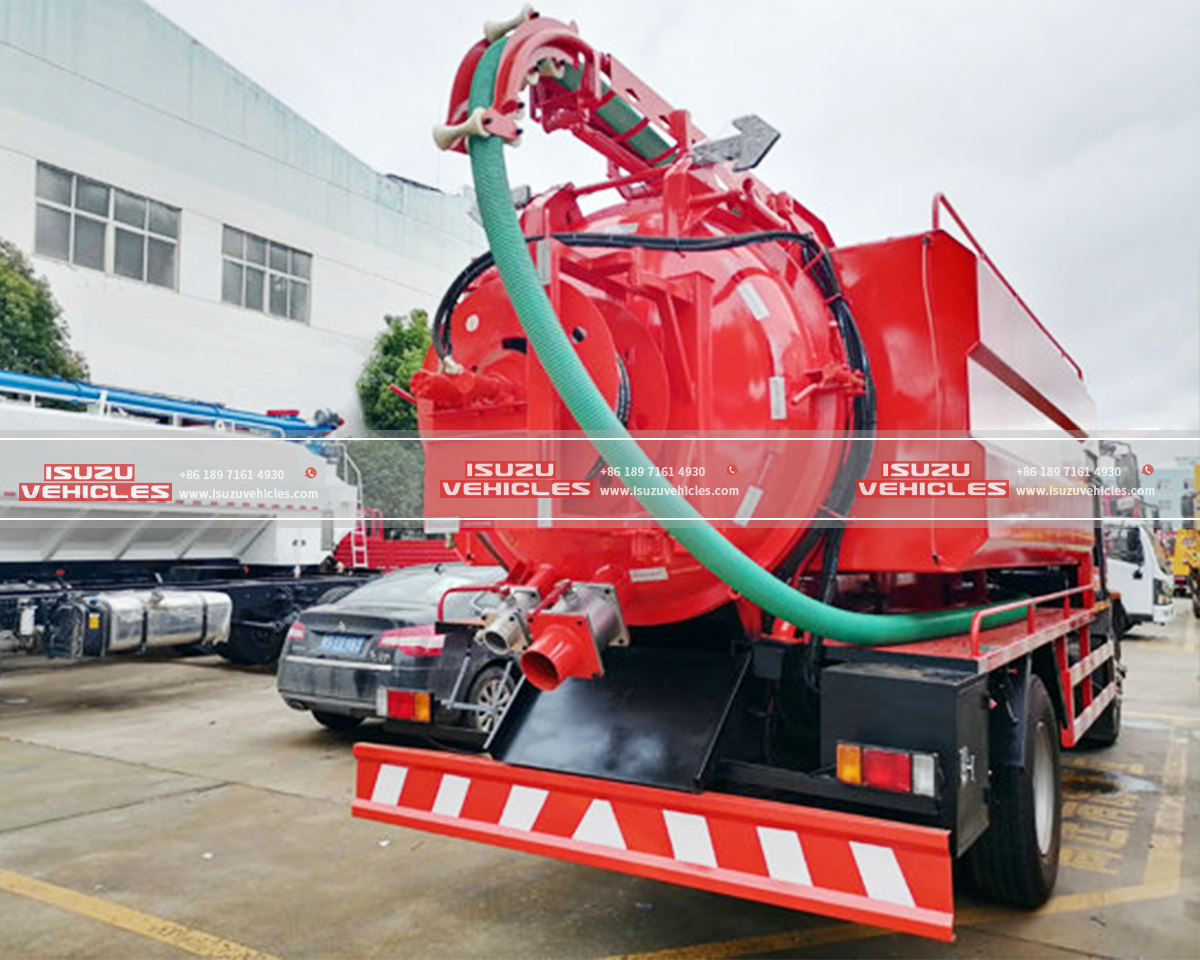 ISUZU Sewer Jet Cleaning Truck Back ISUZU Sewer Jet Cleaning Truck Back