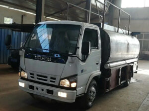 Camión cisterna de transporte diésel y fueloil ISUZU de 10 toneladas