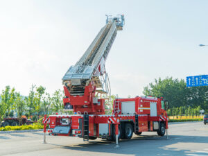 ISUZU 54M Aerial Ladder Kendaraan Pemadam Kebakaran