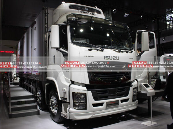 ISUZU 10 Meter Refrigerator Box Truck