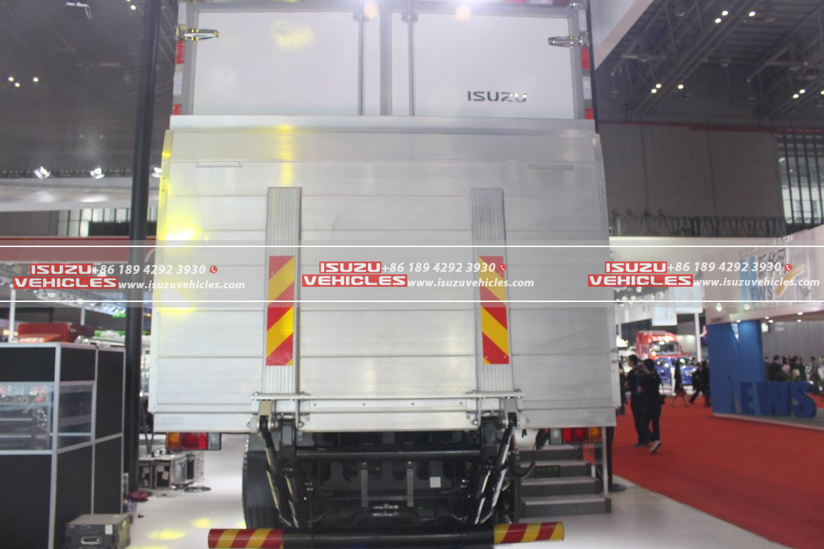 ISUZU 10 Meter Refrigerator Box Truck Back ISUZU 10 Meter Refrigerator Box Truck Back