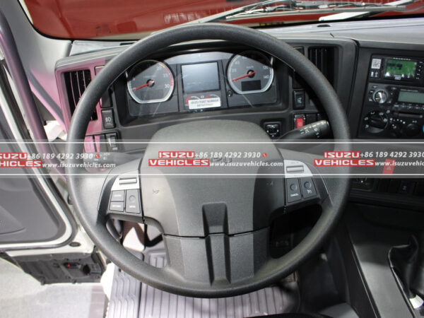 ISUZU 10 Meter Refrigerator Box Truck Cab