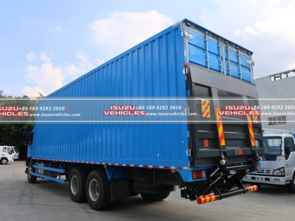 ISUZU 10 Meter Van Box Cargo Truck Back Right