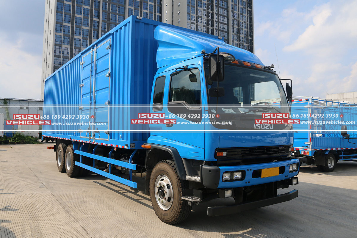 ISUZU 10 Meter Van Box Cargo Truck Right Side ISUZU 10 Meter Van Box Cargo Truck Right Side