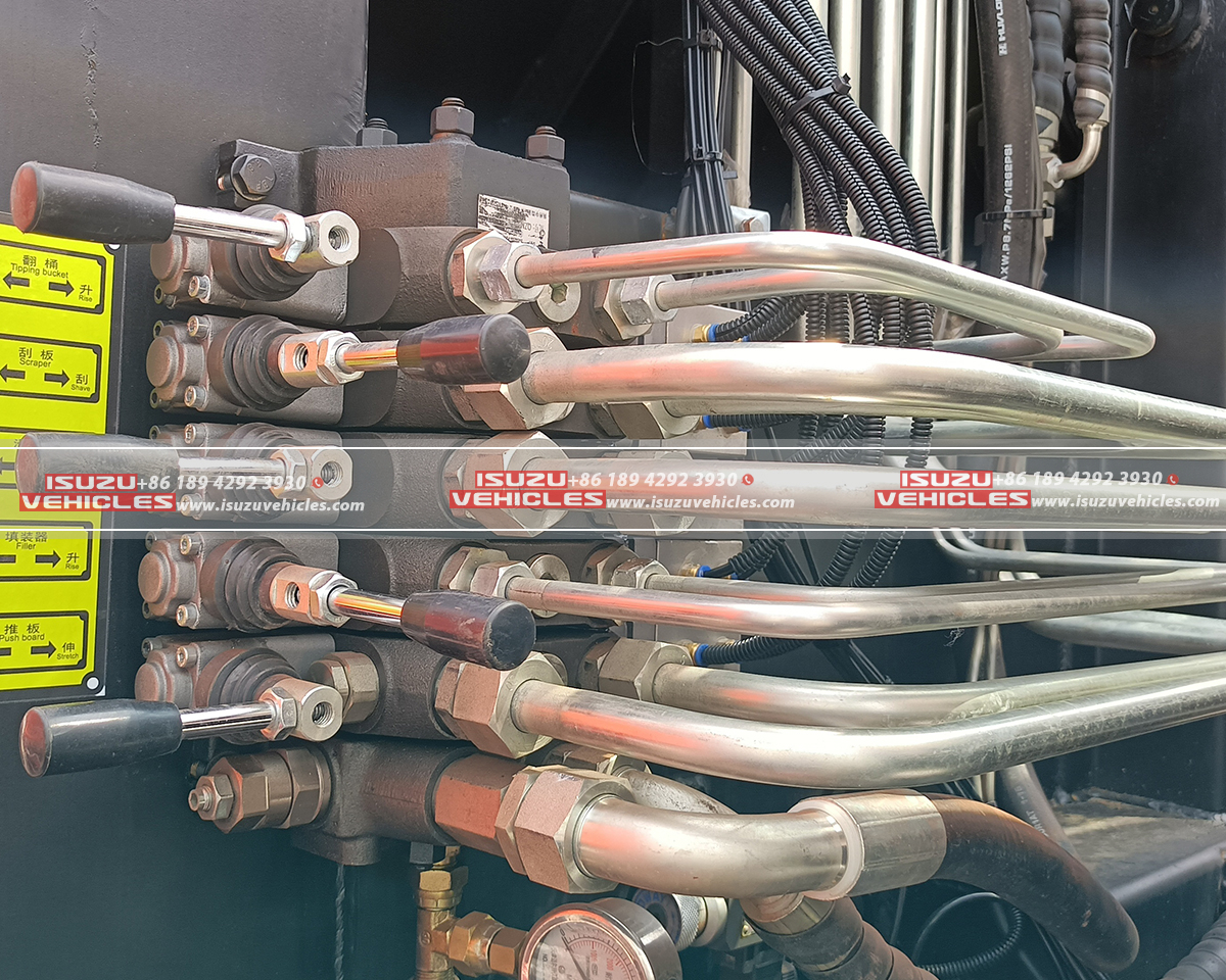 ISUZU 10CBM Refuse Compactor Truck (12) ISUZU 10CBM Refuse Compactor Truck (12)