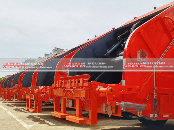 ISUZU 10CBM Refuse Compactor Truck Back Loader