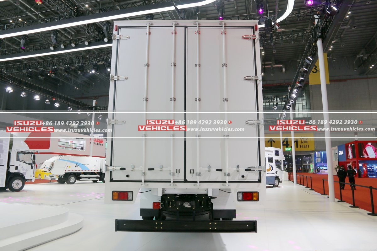 ISUZU 12 Meter Van Box Cargo Truck Back ISUZU 12 Meter Van Box Cargo Truck Back