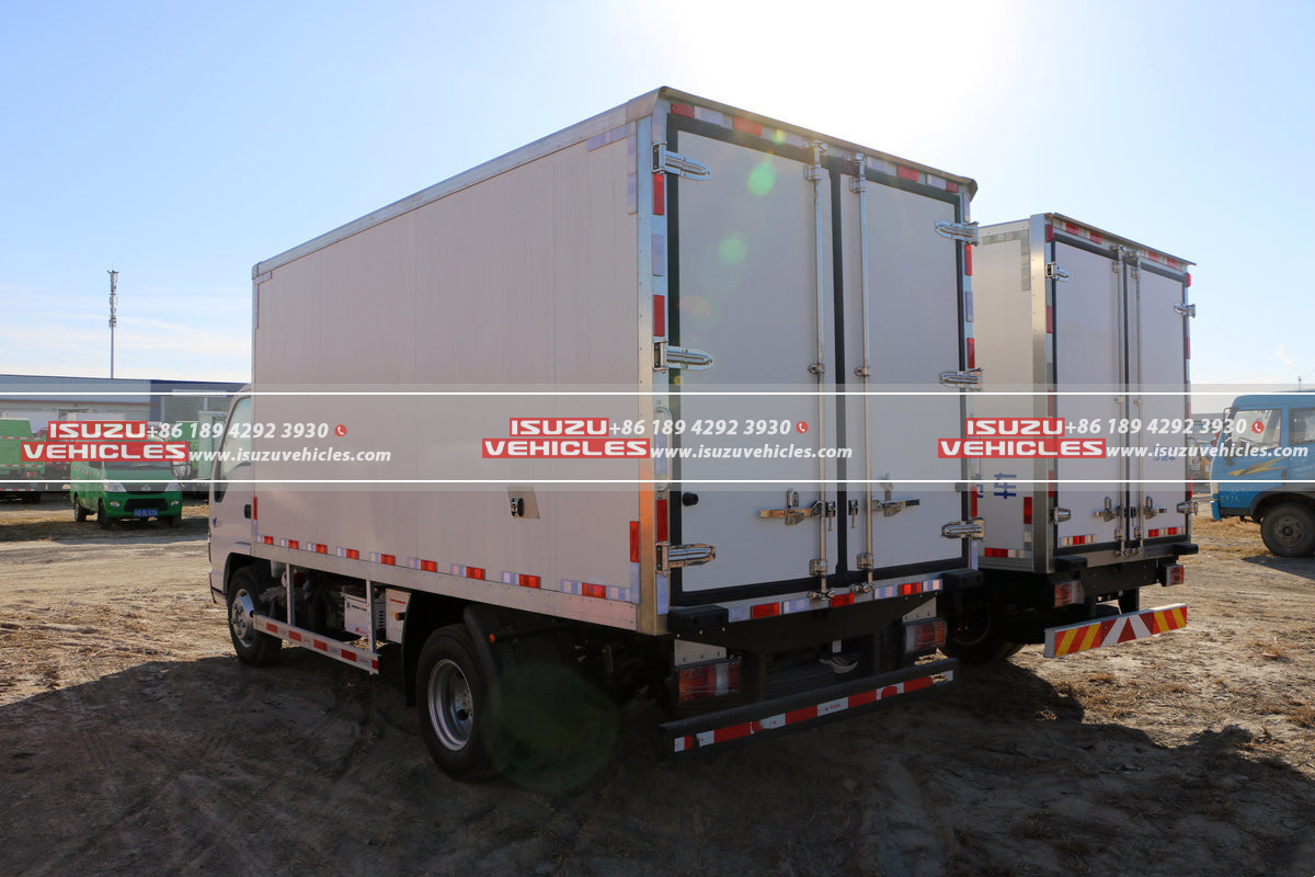 ISUZU 14 CBM Refrigerator Box Truck Back