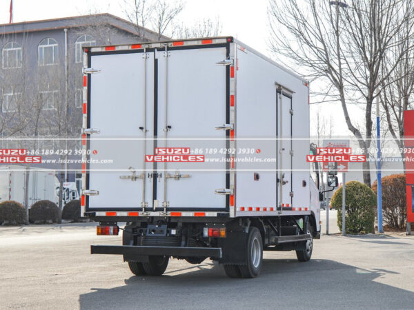 ISUZU 16 CBM Refrigerated Truck Back Left