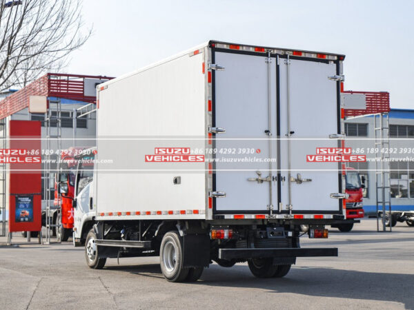 ISUZU 16 CBM Refrigerated Truck Back Right