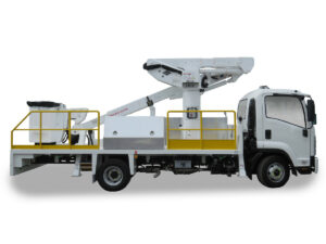 ISUZU 17M Insulated Bucket Truck