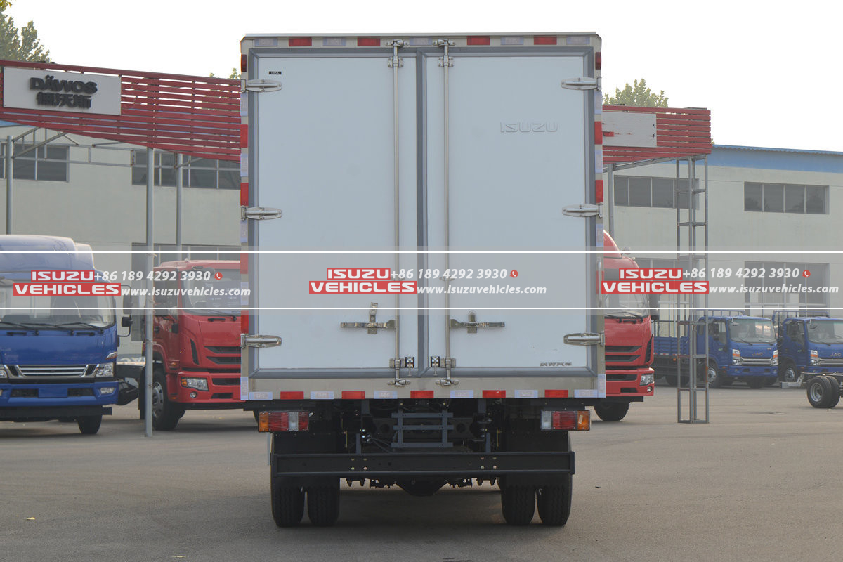 ISUZU 18 CBM Refrigerated Box Truck Back Side ISUZU 18 CBM Refrigerated Box Truck Back Side