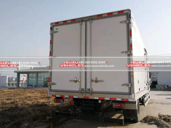 ISUZU 28 CBM Refrigerator Box Truck Back