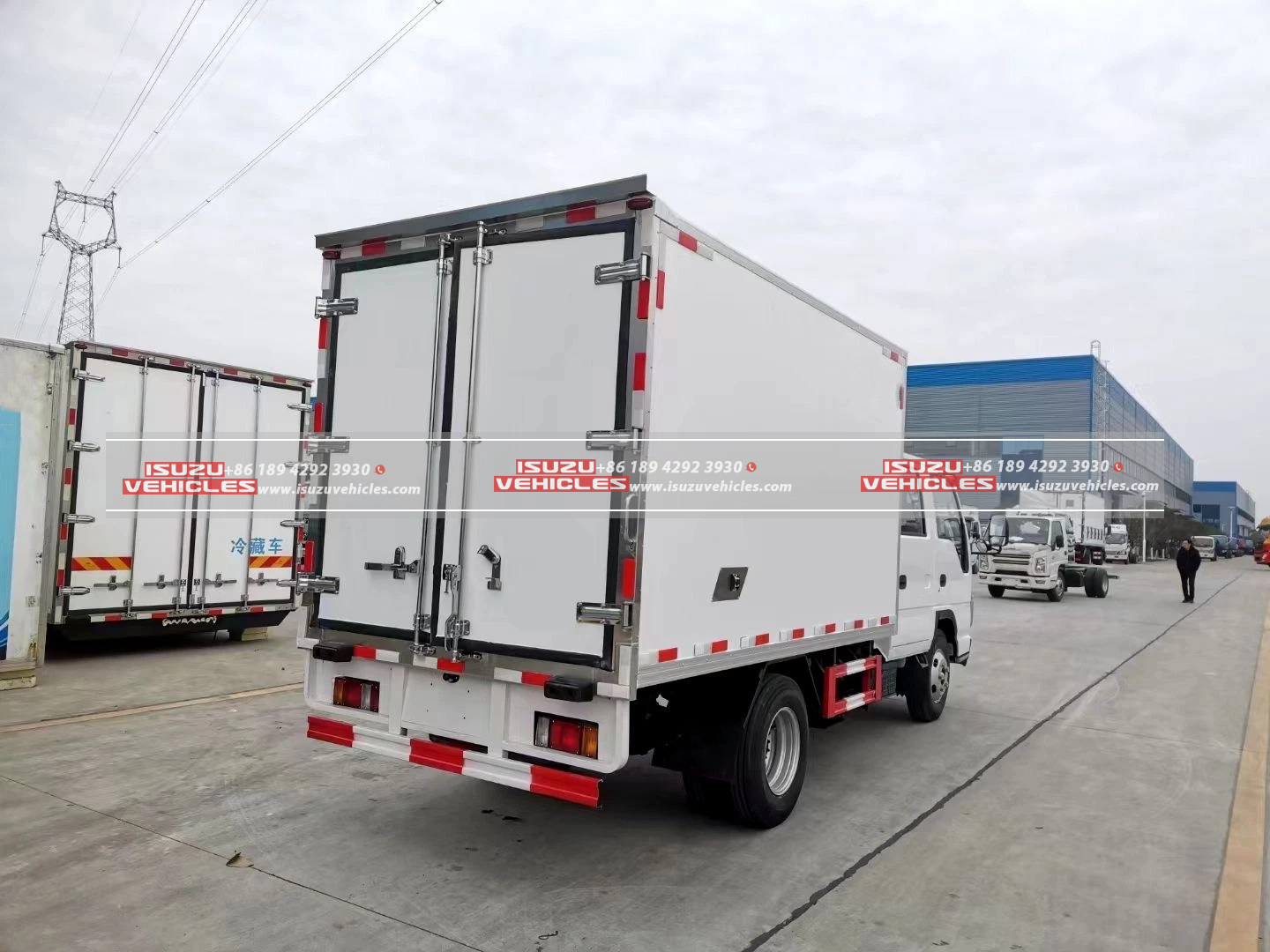 ISUZU 3 Ton Refrigerated Refrigerator Van Truck Back Side ISUZU 3 Ton Refrigerated Refrigerator Van Truck Back Side