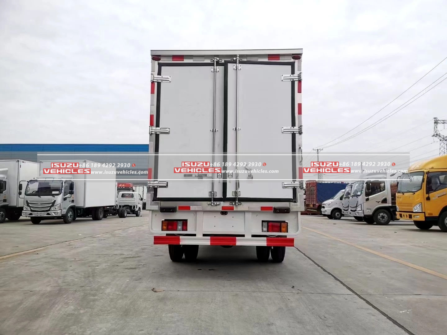 ISUZU 3 Ton Refrigerated Refrigerator Van Truck Back ISUZU 3 Ton Refrigerated Refrigerator Van Truck Back