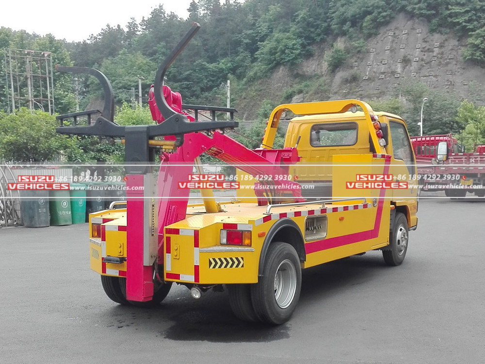 ISUZU 3 Ton Tow Wrecker Boom Truck Back Side
