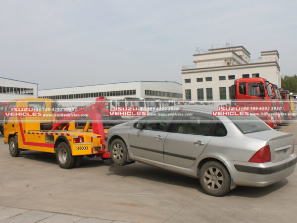 ISUZU 3 Ton Tow Wrecker Boom Truck Working