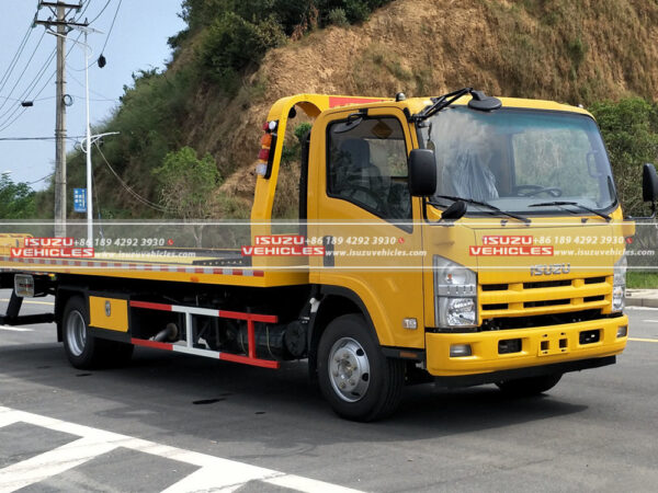 ISUZU 3 Ton Wrecker Tow Truck Working