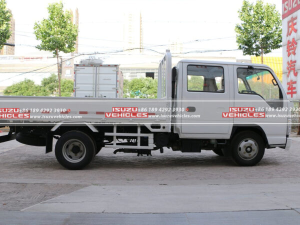 ISUZU 4 Meter Double Row Flatbed Light Dump Truck Side
