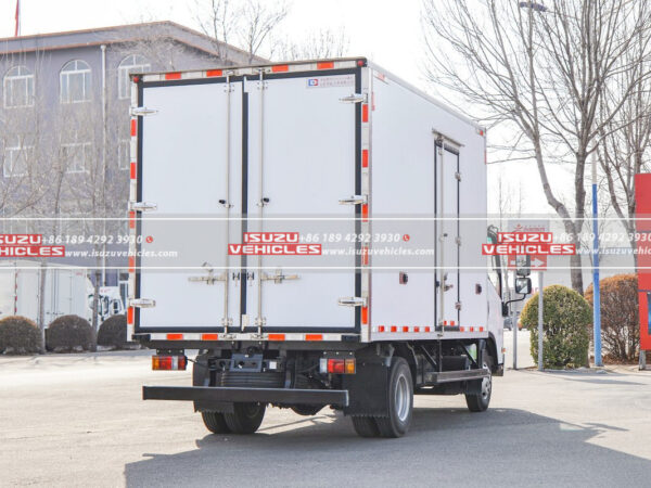 ISUZU 4 Meter Refrigerated Cargo Delivery Truck Back Left