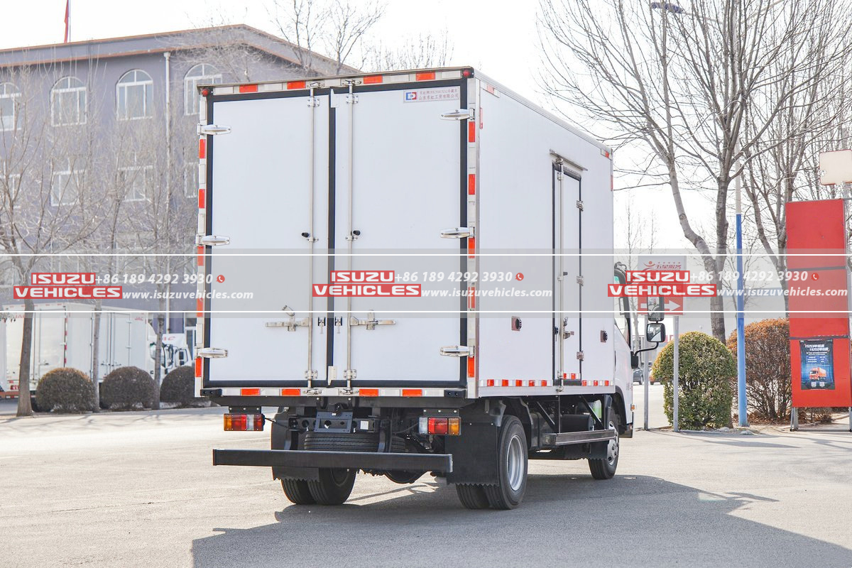 ISUZU 4 Meter Refrigerated Cargo Delivery Truck Back Left ISUZU 4 Meter Refrigerated Cargo Delivery Truck Back Left