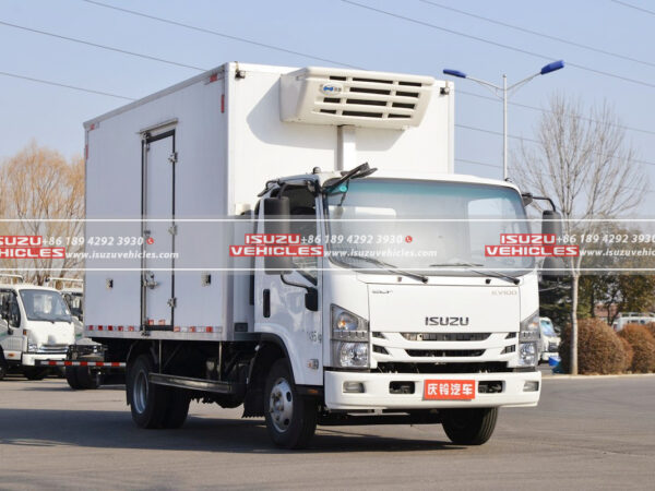 ISUZU 4 Meter Refrigerated Cargo Delivery Truck Right