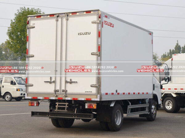 ISUZU 4 Meter Refrigerator Delivery Van Truck Left Back