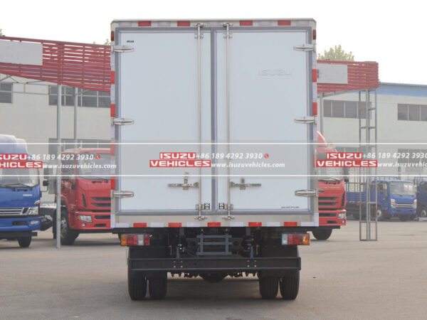ISUZU 4 Meter Refrigerator Delivery Van Truck Very Back