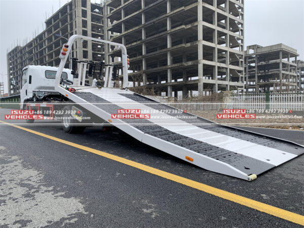ISUZU 4 Ton Flatbed Rollback Tow Truck Side Working