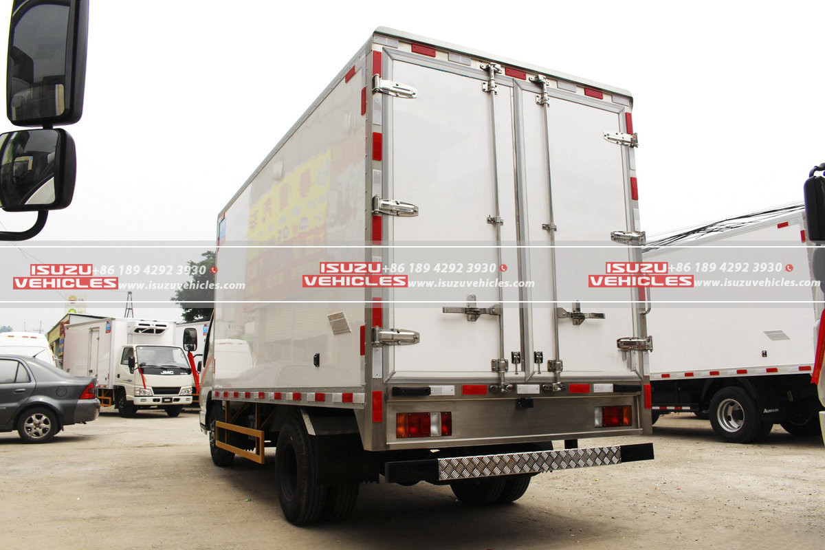 ISUZU 4.1 Meter Refrigerator Van Truck Back ISUZU 4.1 Meter Refrigerator Van Truck Back