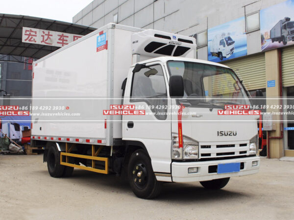 ISUZU 4.1 Meter Refrigerator Van Truck Right