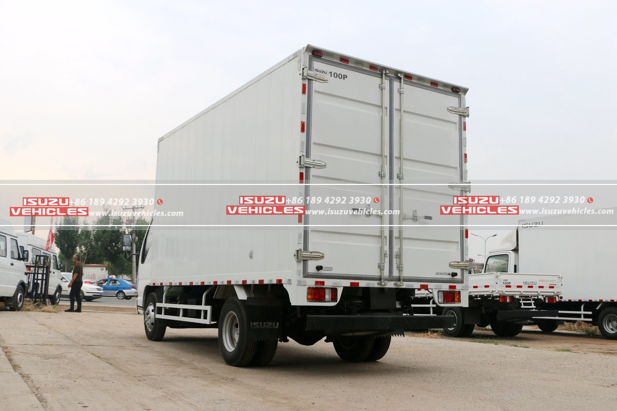 ISUZU 4.3 Meter Single-Row Box Cargo Light Truck Left Back ISUZU 4.3 Meter Single-Row Box Cargo Light Truck Left Back