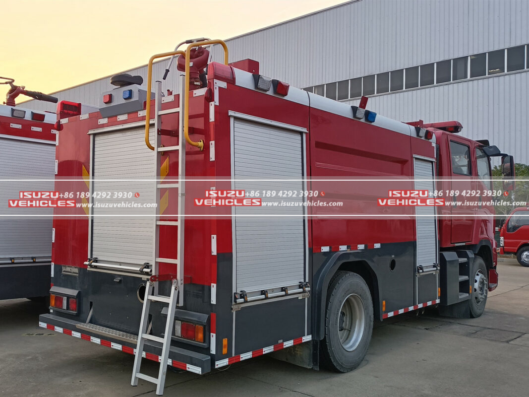 ISUZU 4X4 Water and Foam fire truck Back