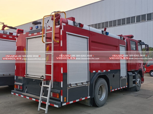 ISUZU 4X4 Water and Foam fire truck Back