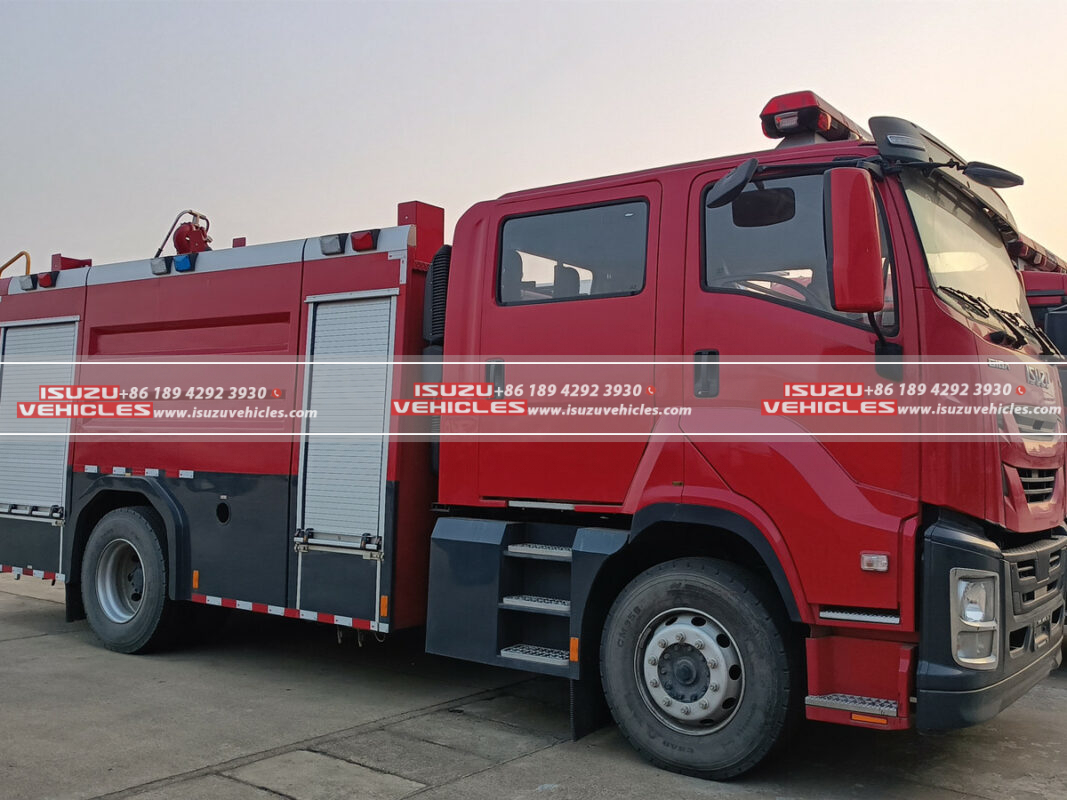 ISUZU 4X4 Water and Foam fire truck Side