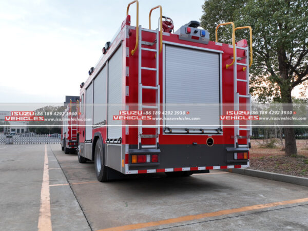 ISUZU 5000L Water 300L Foam Firefighting Truck Back