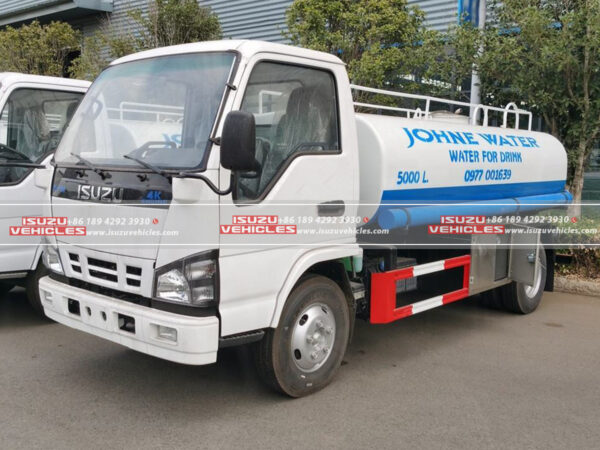 ISUZU 5000L Water Sprinkler Lorry Front