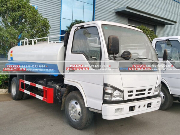 ISUZU 5000L Water Sprinkler Lorry Side