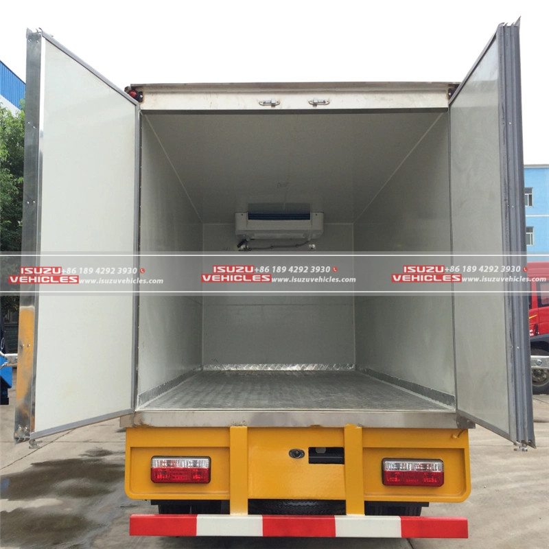 ISUZU 6 Ton Fresh Vegetables and Meats Transport Refrigerator Truck Back ISUZU 6 Ton Fresh Vegetables and Meats Transport Refrigerator Truck Back